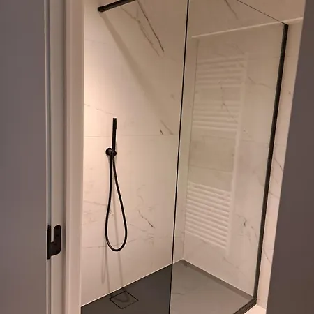 Trendy En Modern Ostendia * Οστένδη